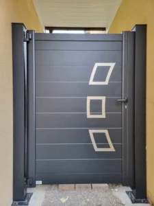 Portillon installé et décoré