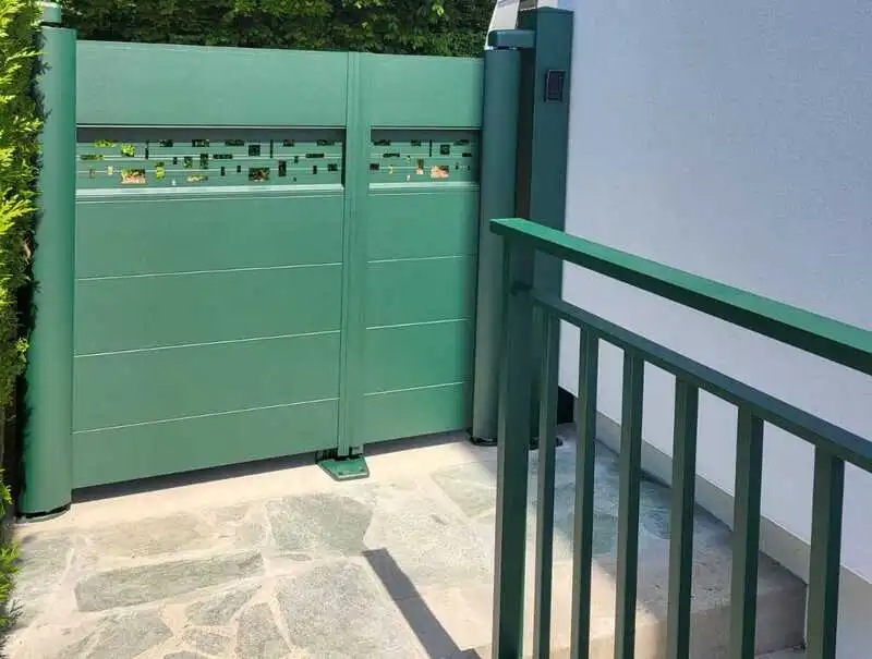 Pack de Fermeture en Aluminium : 2 Portails et leur Associé 