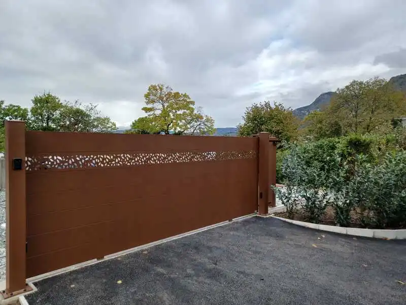 Pose de Portail Aluminium Coulissant en Suisse Romande