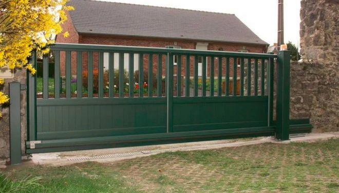 Portail Aluminium à Barreaux et système motorisé coulissant autoporté !