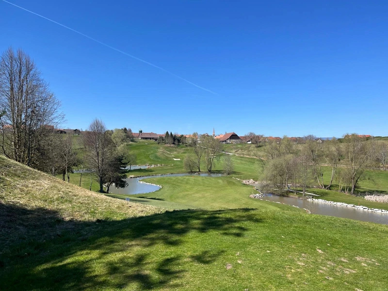 Un cadre sportif très agréable pour notre partenariat Golf Club de Vuissens